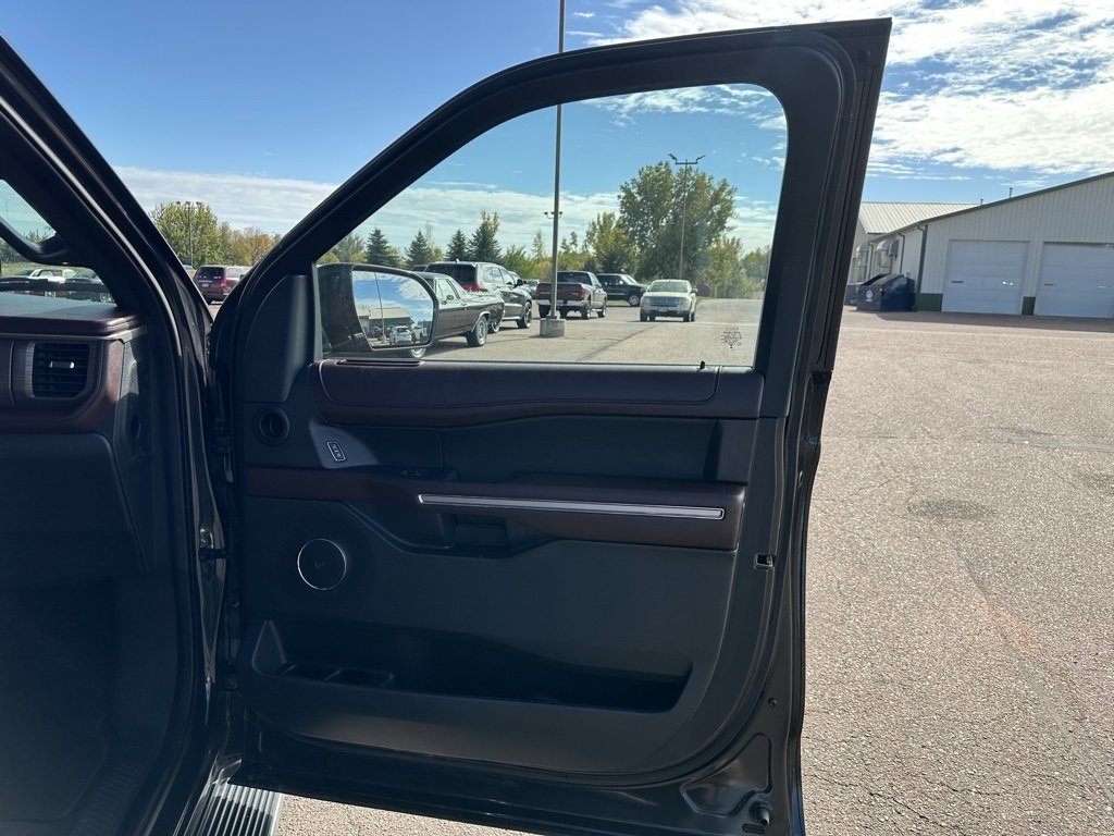 2023 Ford Expedition MAX Limited photo 33