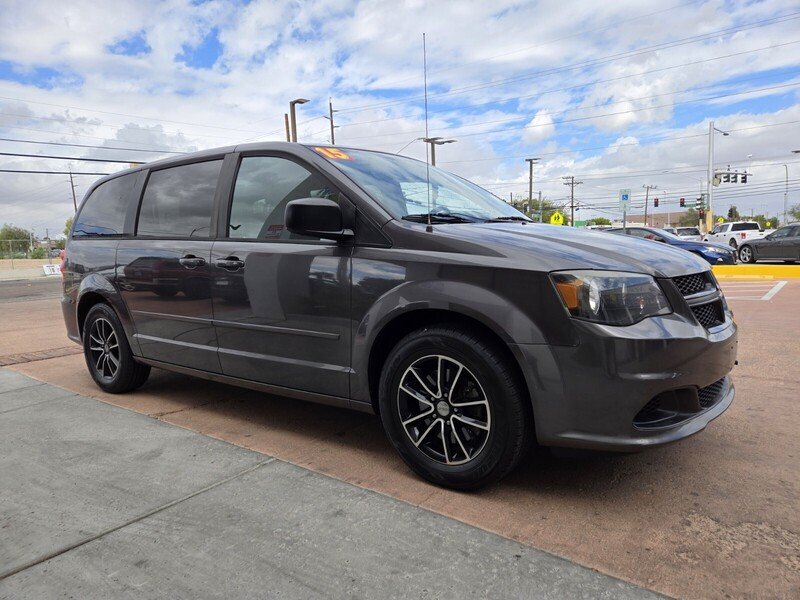 2015 Dodge Grand Caravan SE photo 2
