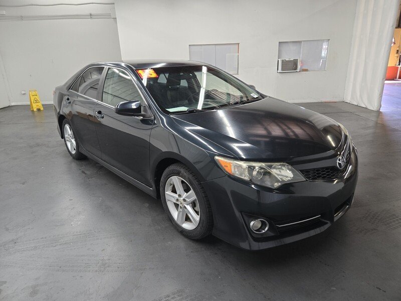 2013 Toyota Camry SE photo 4