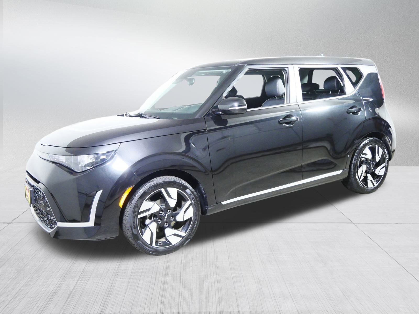 2023 Kia Soul GT-Line photo 3