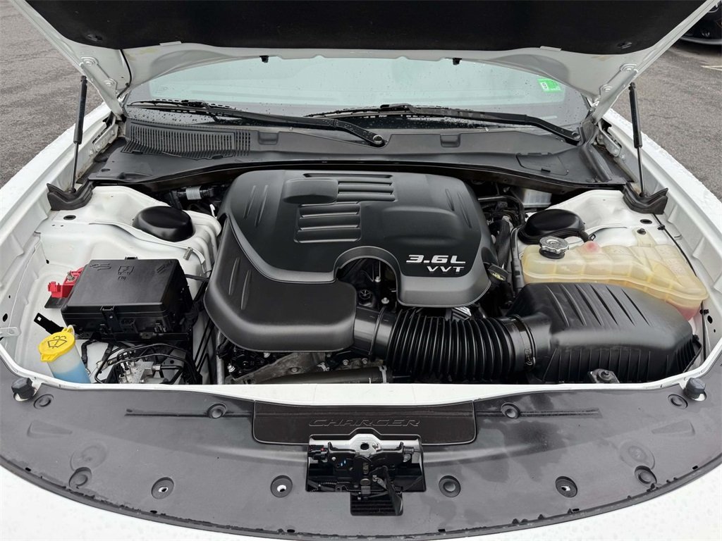 2019 Dodge Charger SXT photo 12