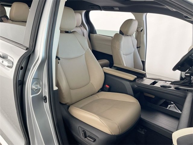 2023 Toyota Sienna XLE photo 46