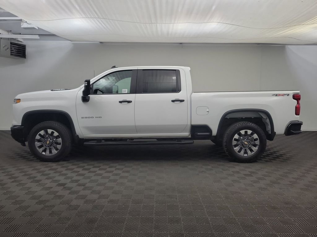 2025 Chevrolet Silverado 2500HD Custom photo 2