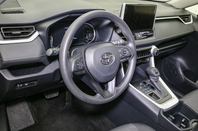 2025 Toyota RAV4 XLE photo 20