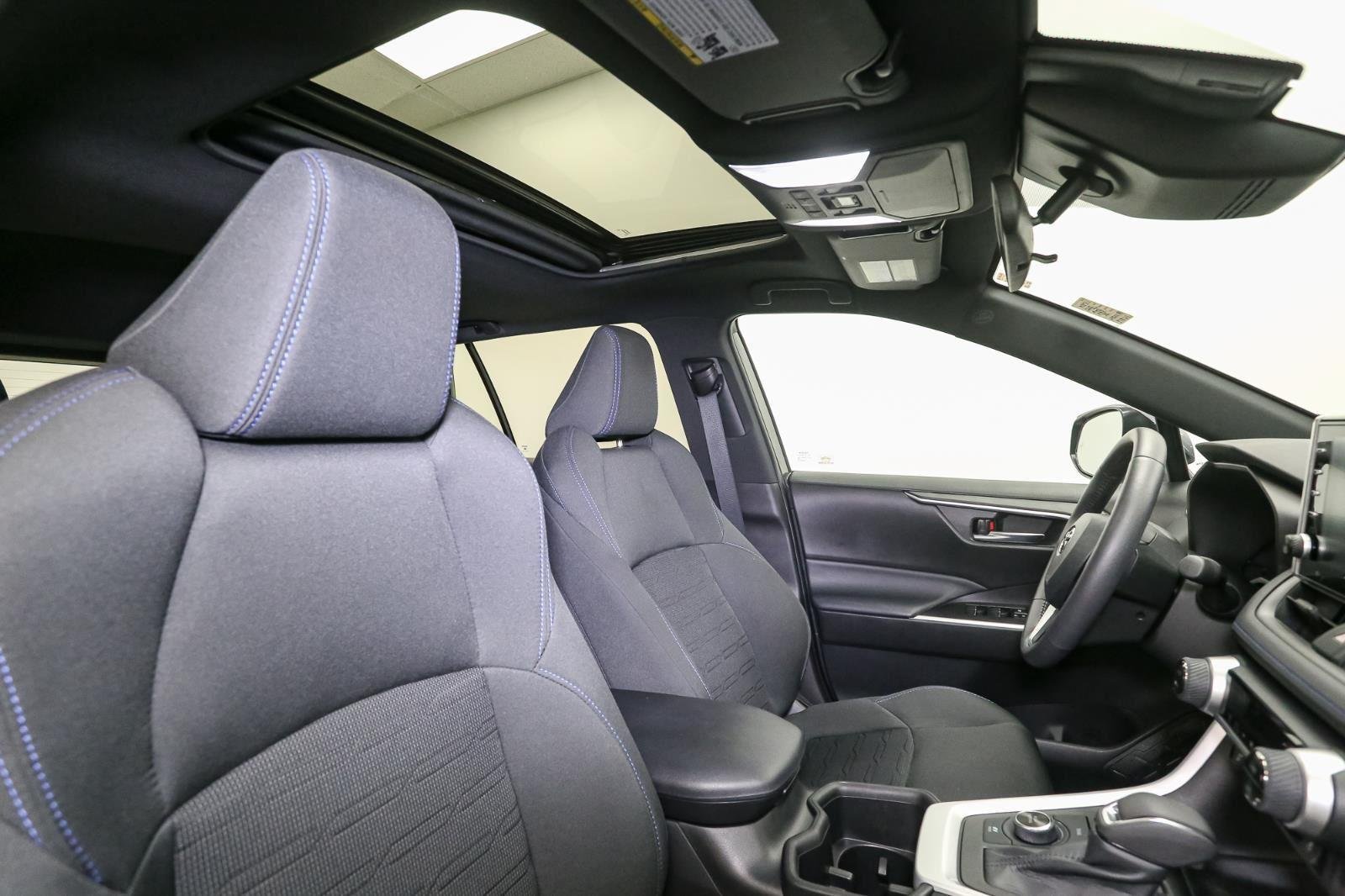 2022 Toyota RAV4 Hybrid SE photo 15