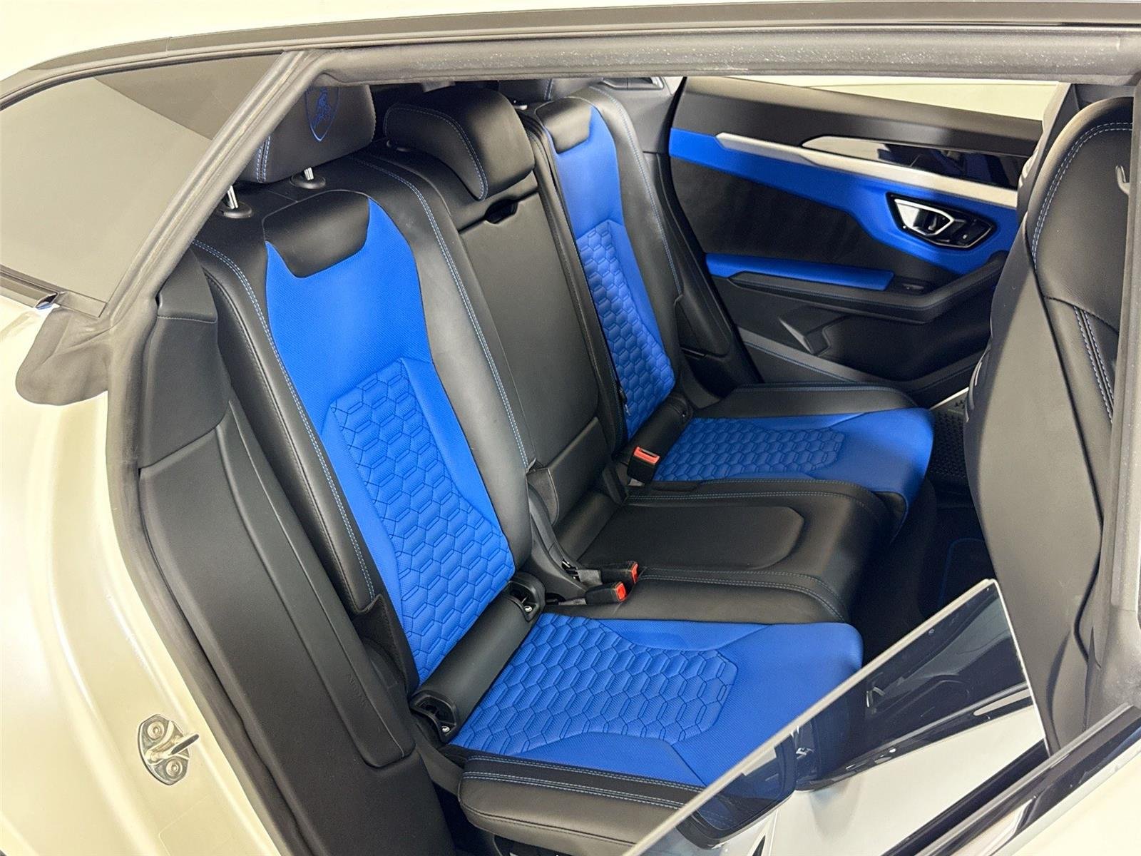 2021 Lamborghini Urus photo 25