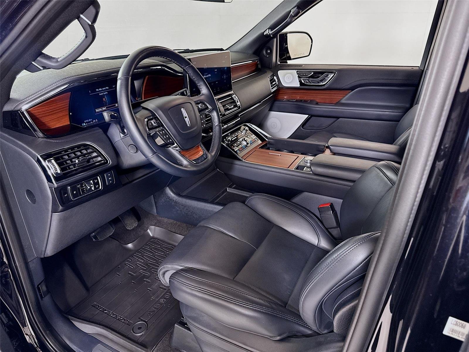 2024 Lincoln Navigator L Reserve photo 9
