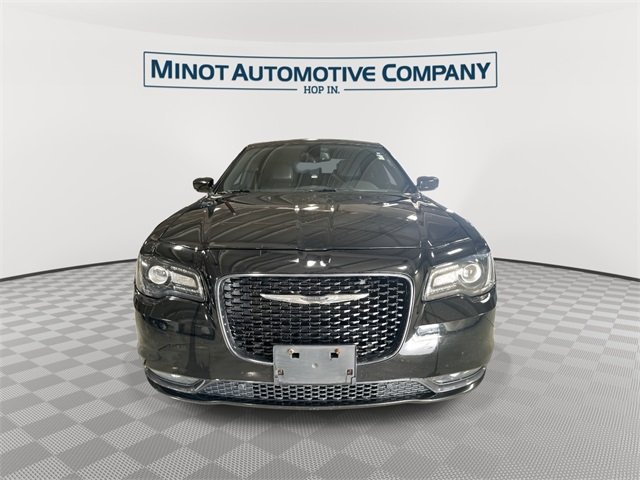 2016 Chrysler 300 S photo 3
