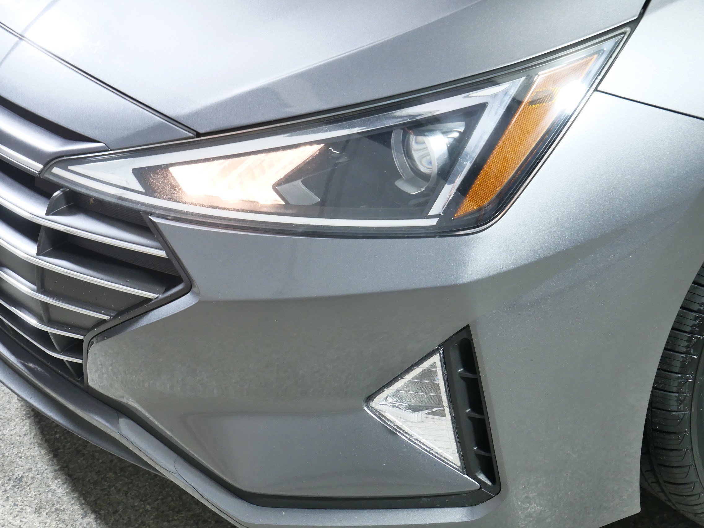 2020 Hyundai Elantra SEL photo 16