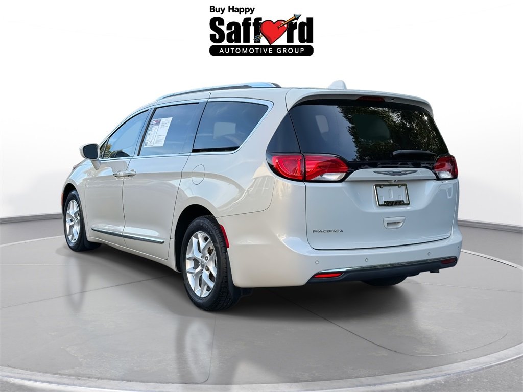 2017 Chrysler Pacifica Touring Plus photo 4