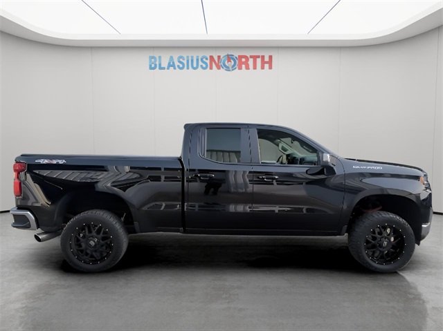 2019 Chevrolet Silverado 1500 LT photo 2