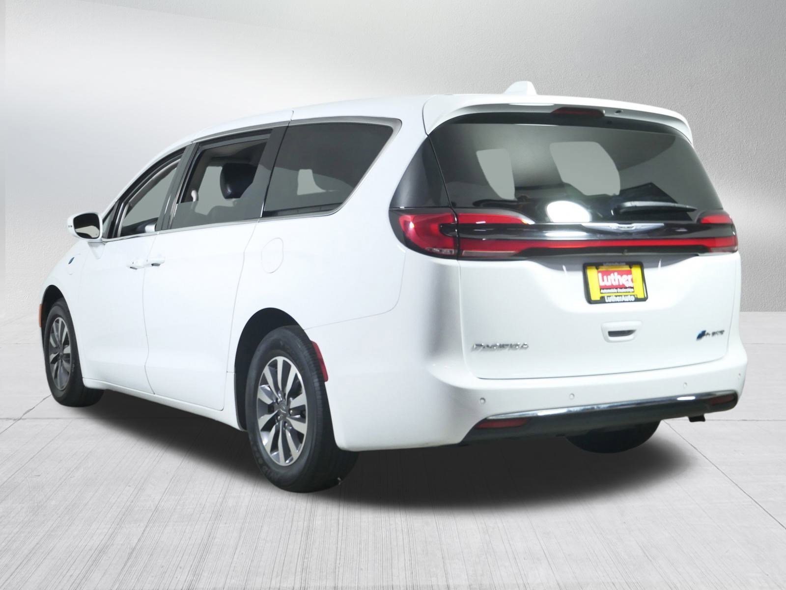 2022 Chrysler Pacifica Hybrid Touring L photo 5