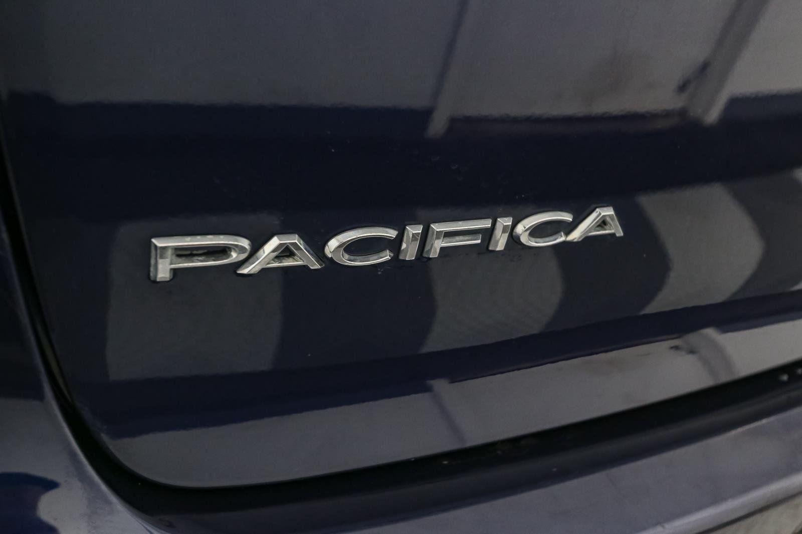 2017 Chrysler Pacifica Touring L photo 10