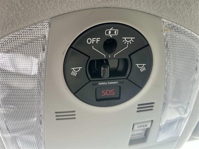2013 Toyota Prius Four photo 18