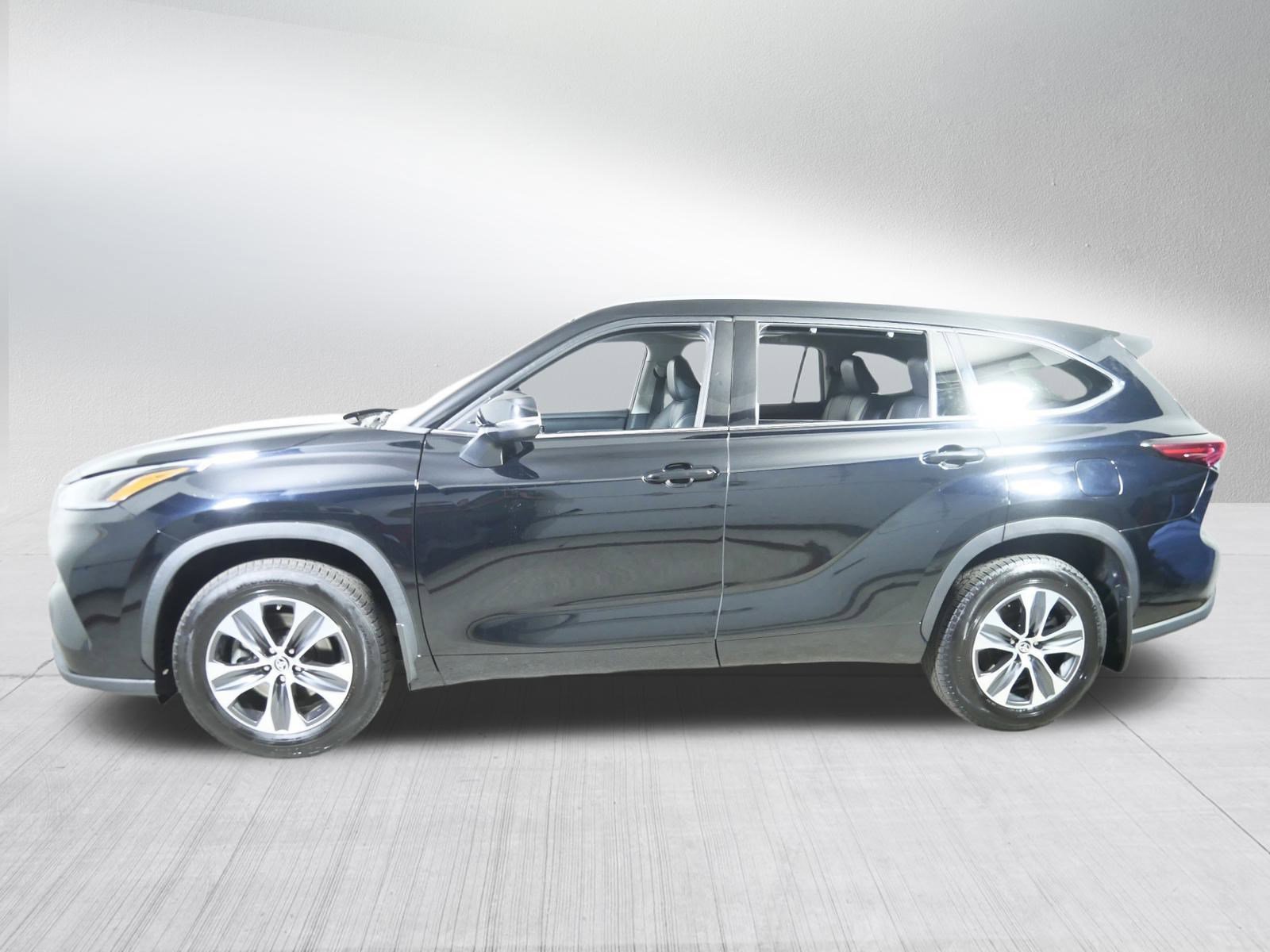 2021 Toyota Highlander XLE photo 4
