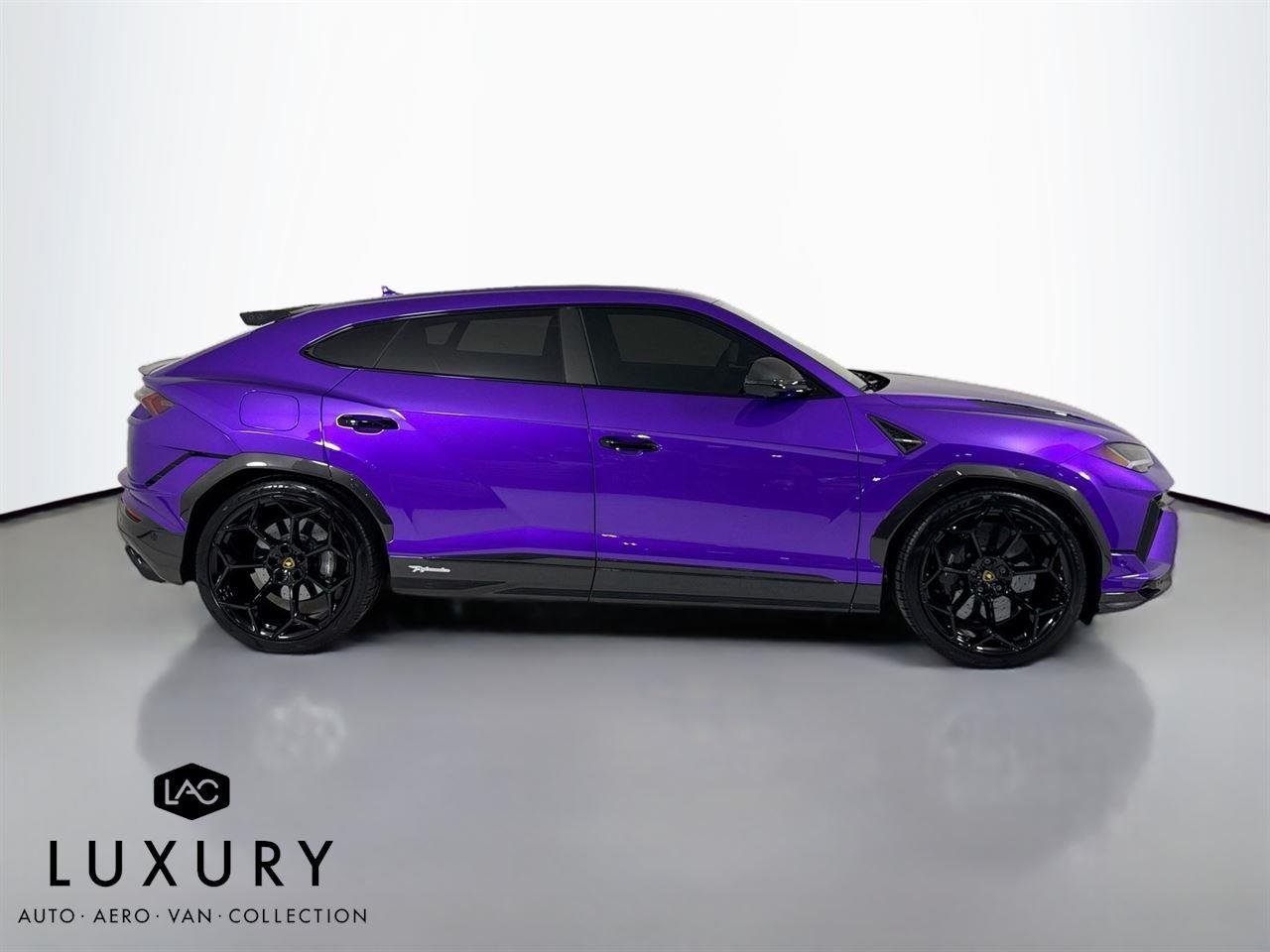 2024 Lamborghini Urus Performante photo 3