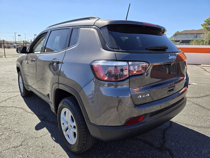 2018 Jeep Compass Sport photo 2