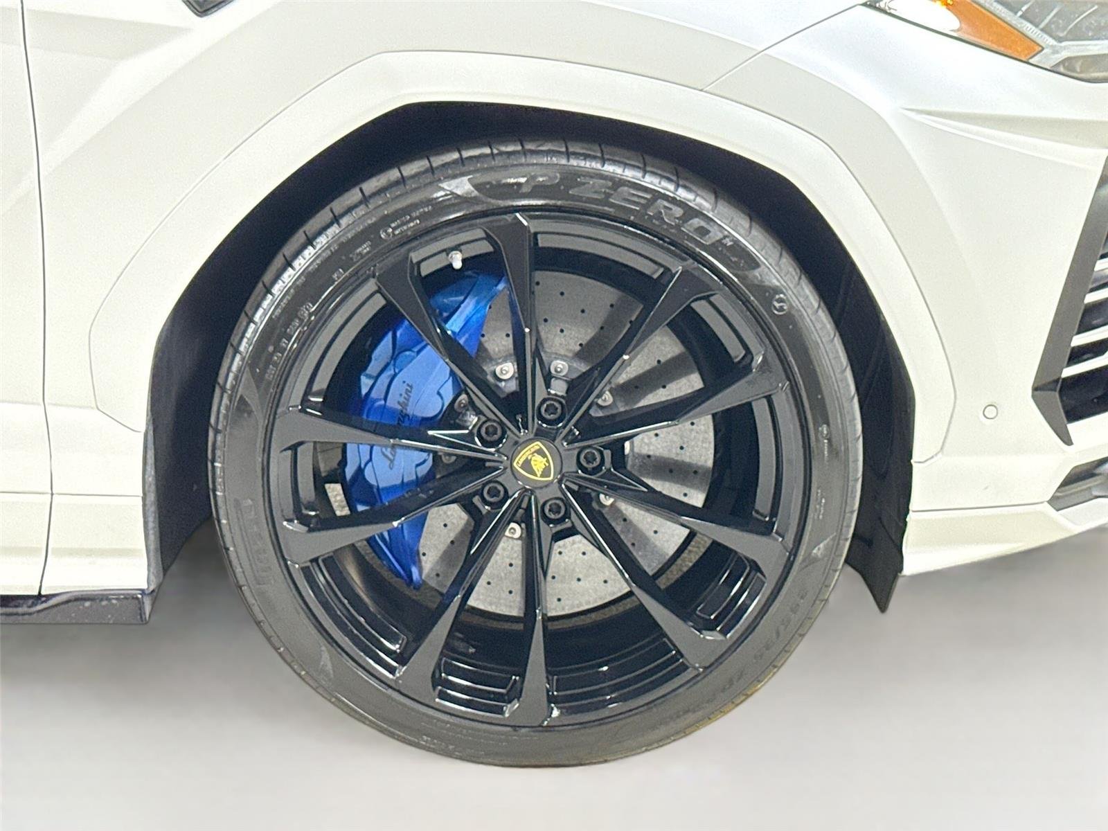 2021 Lamborghini Urus photo 36