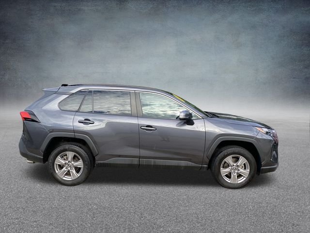 2023 Toyota RAV4 XLE photo 3
