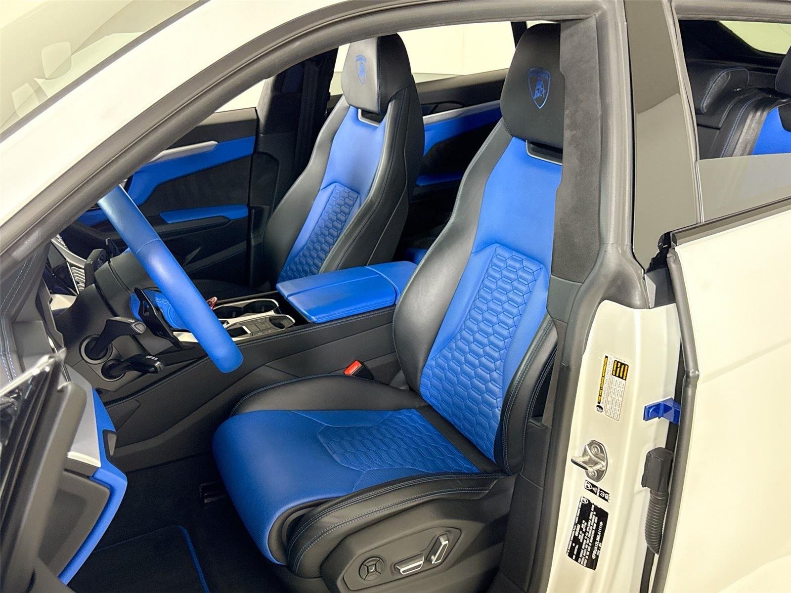 2021 Lamborghini Urus photo 10