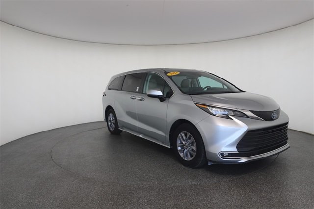 2023 Toyota Sienna XLE photo 28