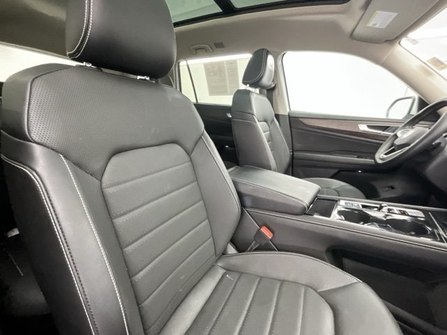 2024 Volkswagen Atlas SEL photo 13