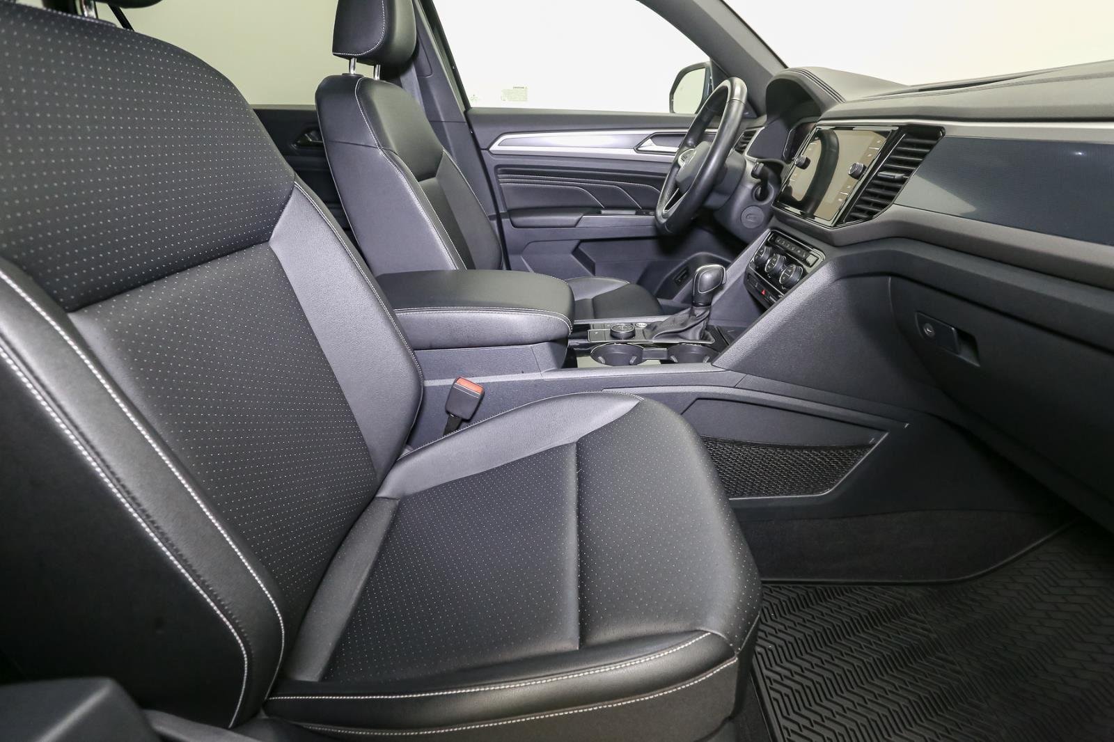 2020 Volkswagen Atlas Cross Sport SEL photo 13
