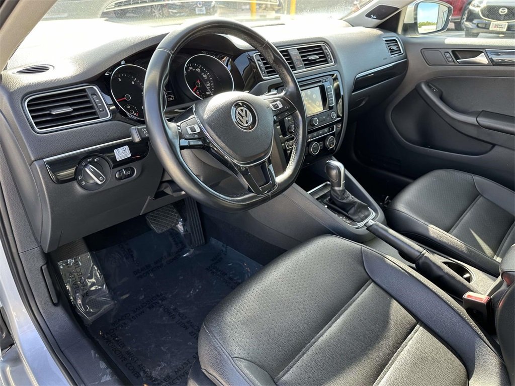 2015 Volkswagen Jetta 2.0 TDI SEL photo 2
