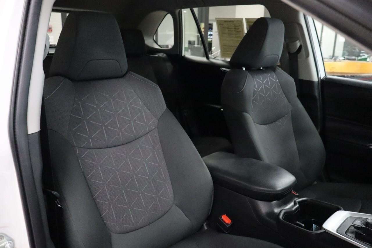 2023 Toyota RAV4 XLE photo 21