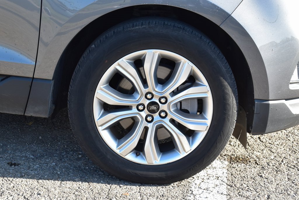2024 Ford Edge Titanium photo 4