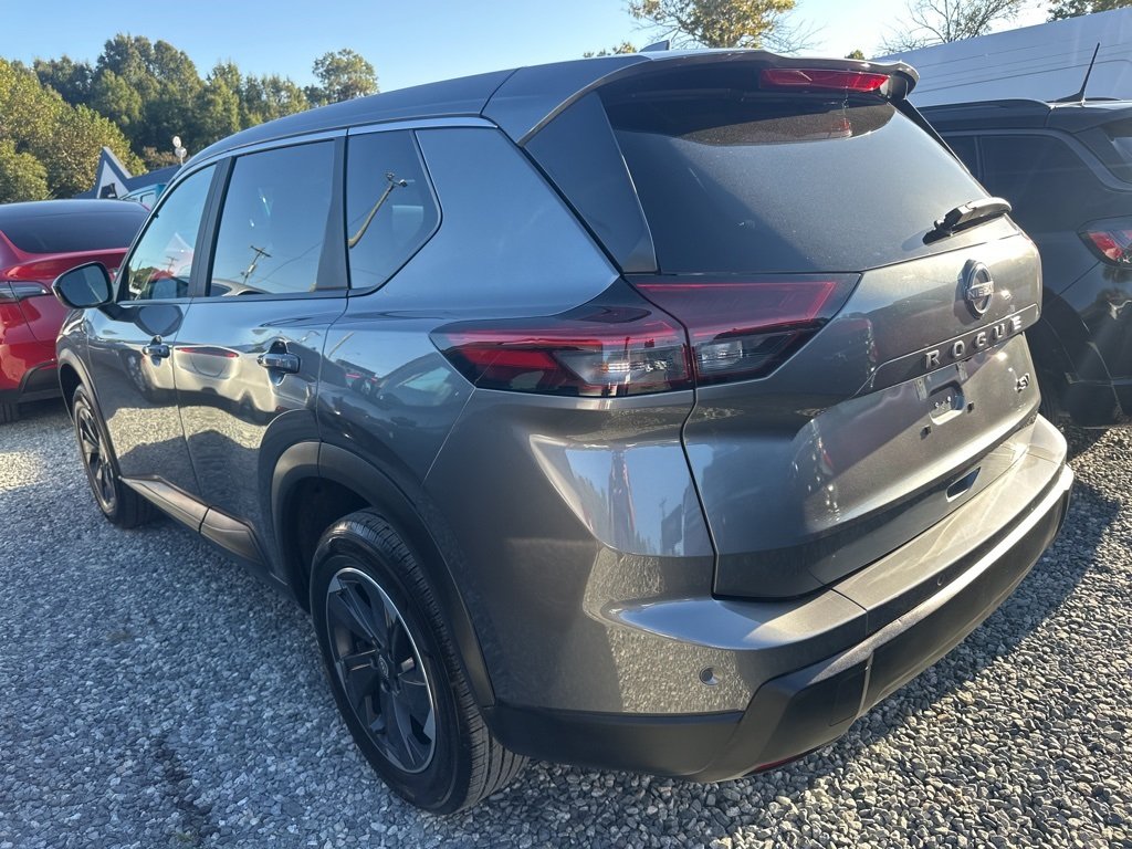 2024 Nissan Rogue SV photo 4