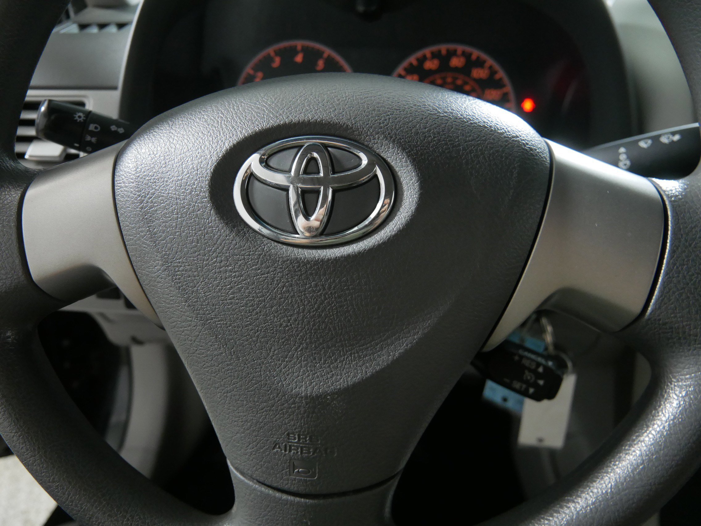 2010 Toyota Corolla LE photo 22