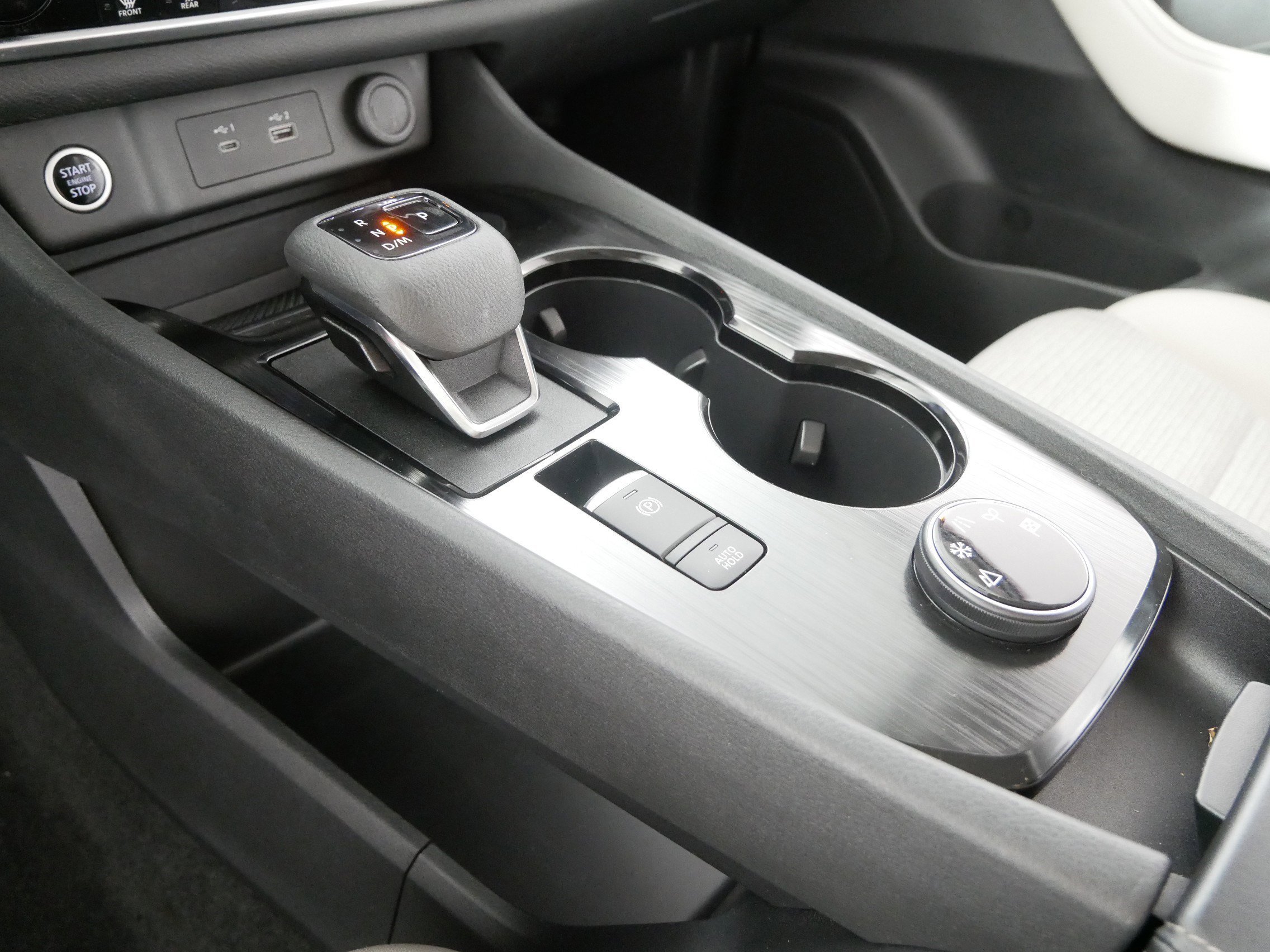 2023 Nissan Rogue SV photo 23
