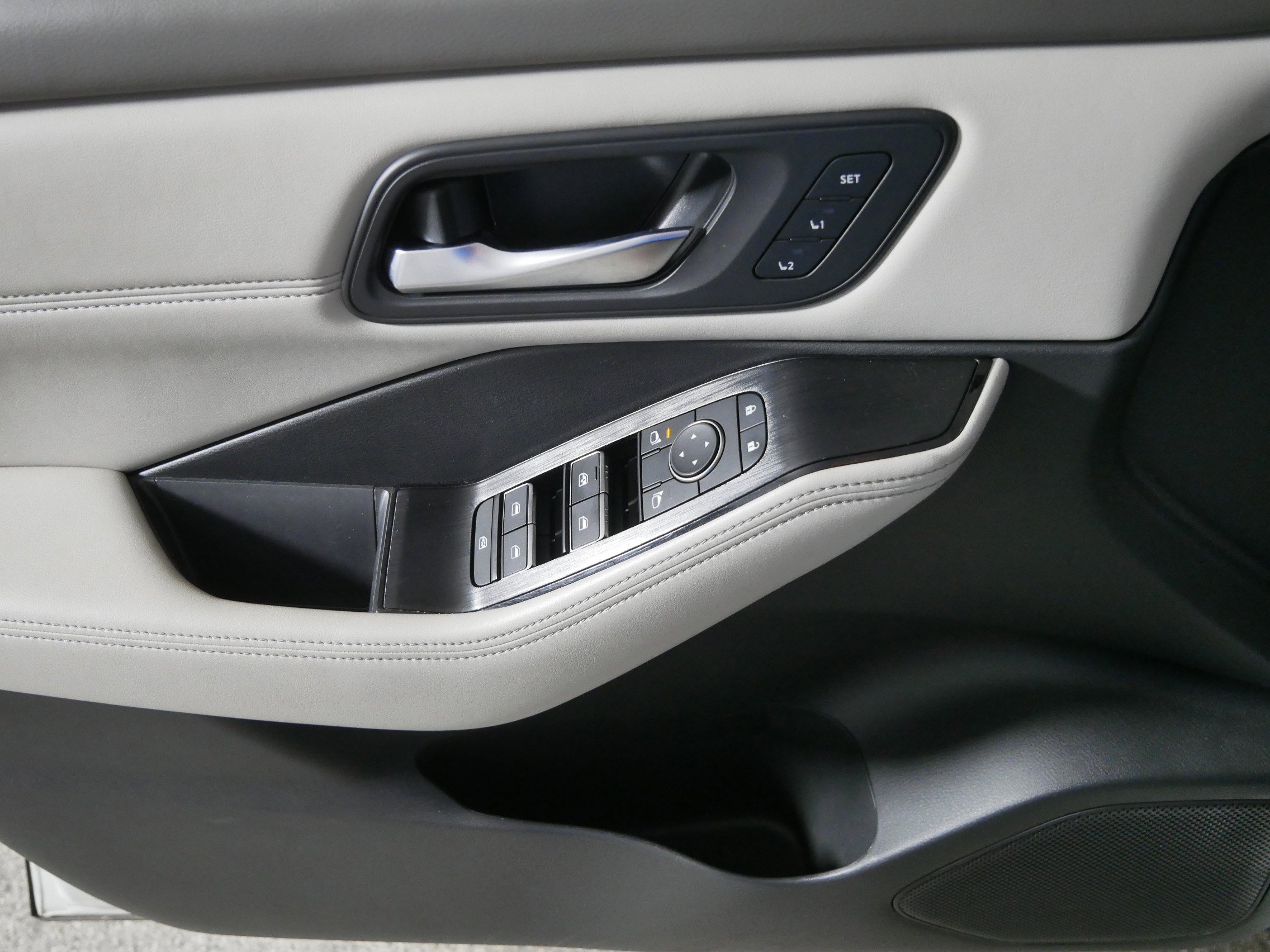 2022 Nissan Rogue SL photo 16
