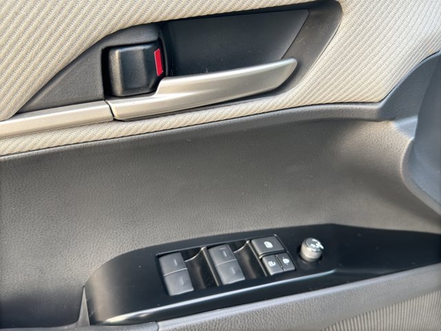 2025 Toyota Camry SE photo 12