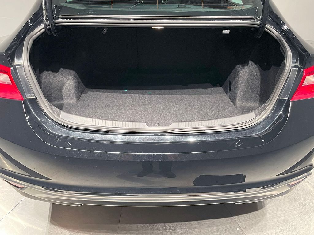 2022 Chevrolet Malibu LS photo 3