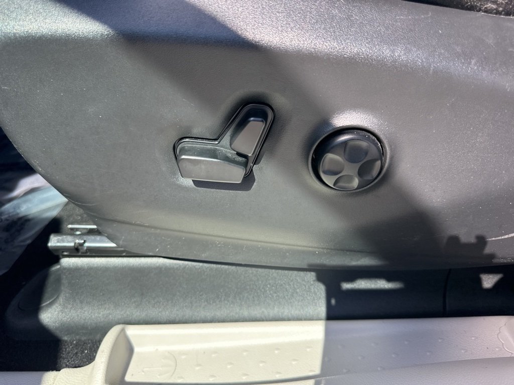 2024 Chrysler Pacifica Touring L photo 10