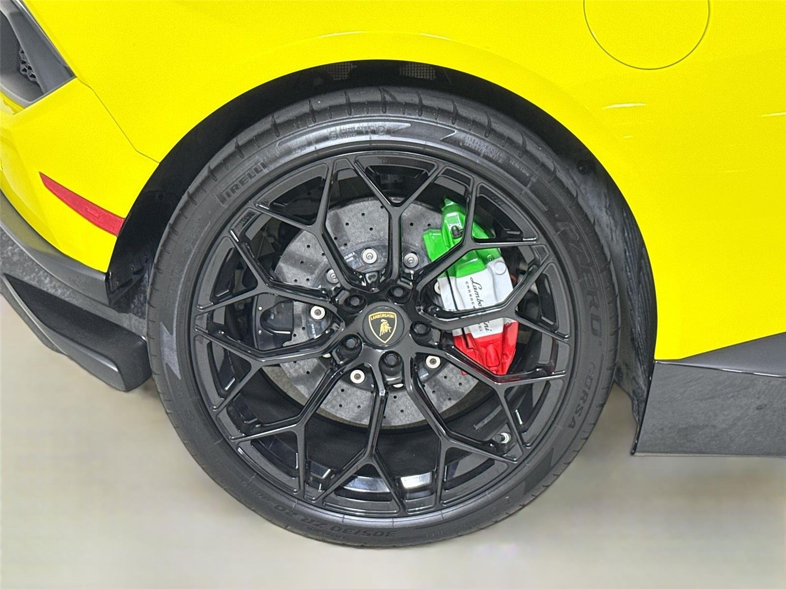 2019 Lamborghini Huracan Spyder Performante photo 31