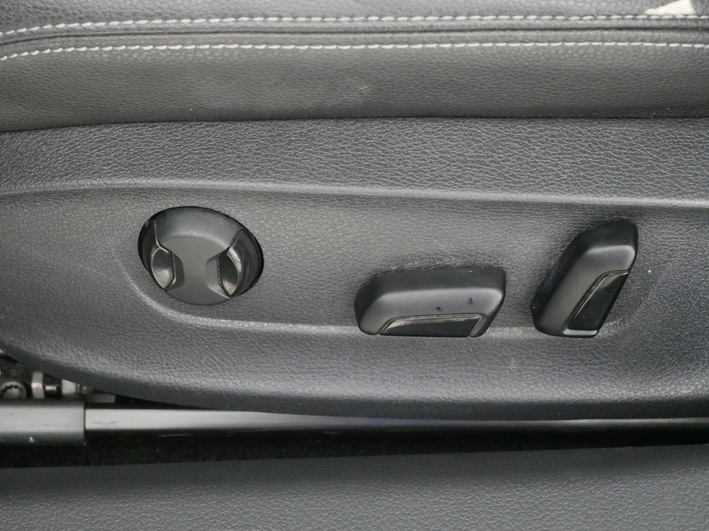 2015 Volkswagen Passat SE photo 17