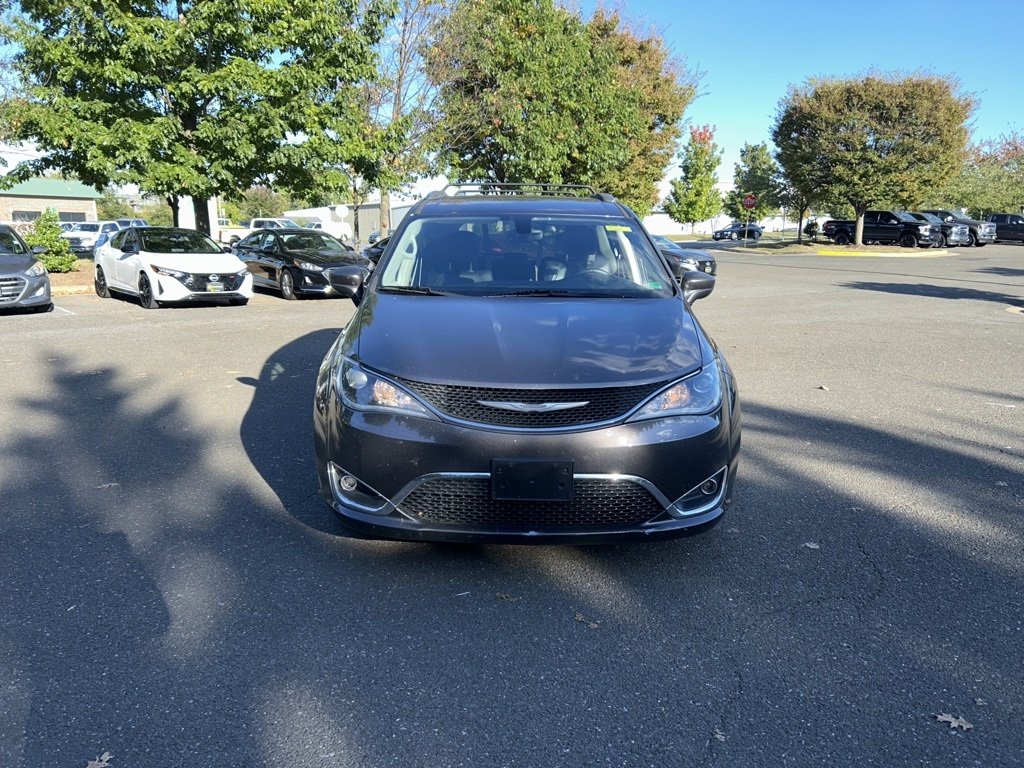 2017 Chrysler Pacifica Touring Plus photo 2