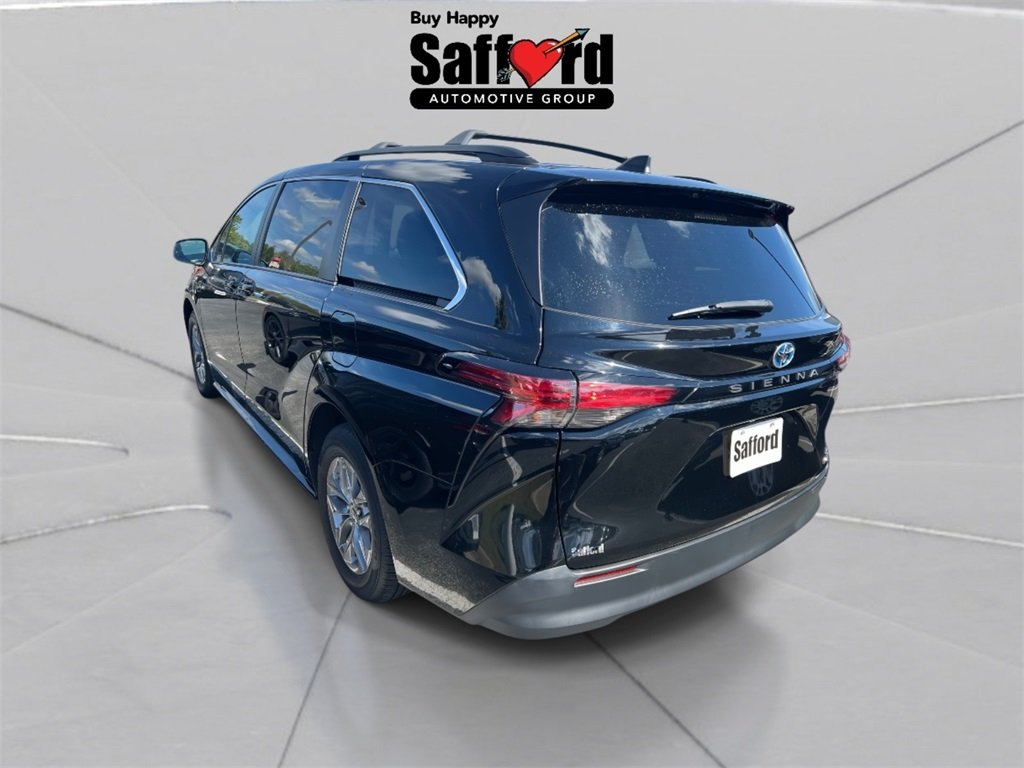 2022 Toyota Sienna LE photo 14