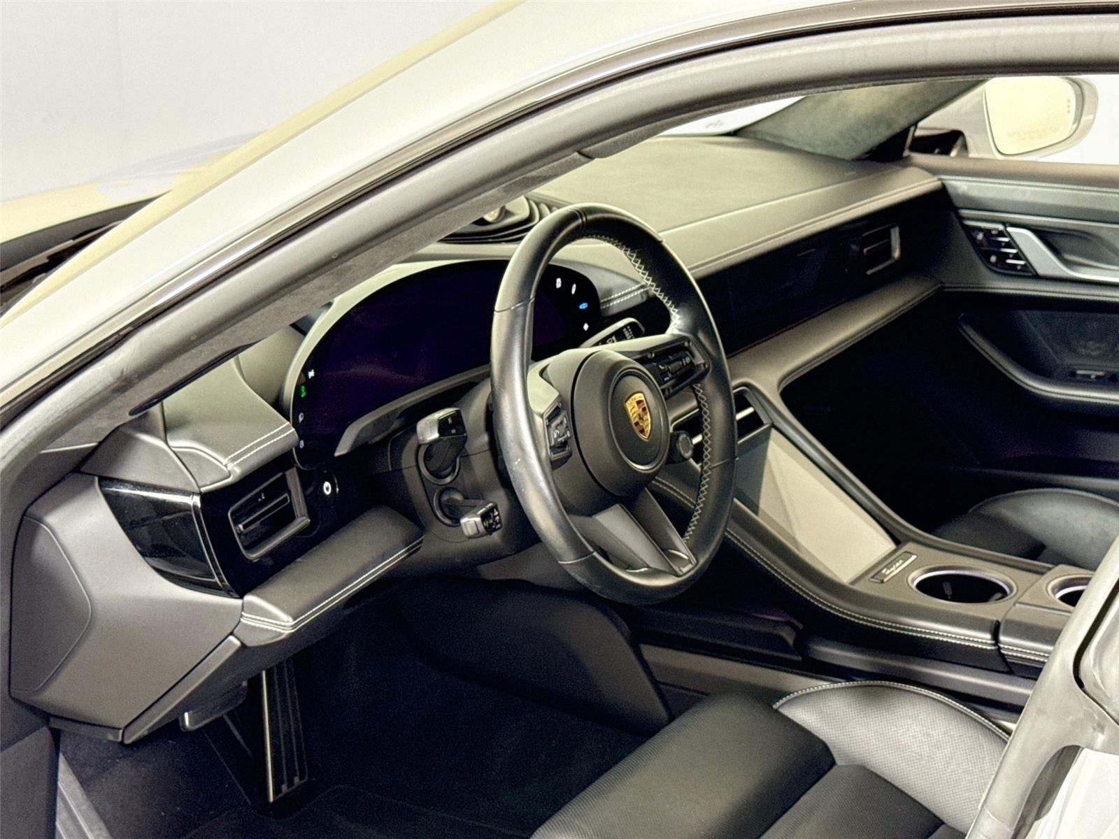 2021 Porsche Taycan Turbo S photo 13