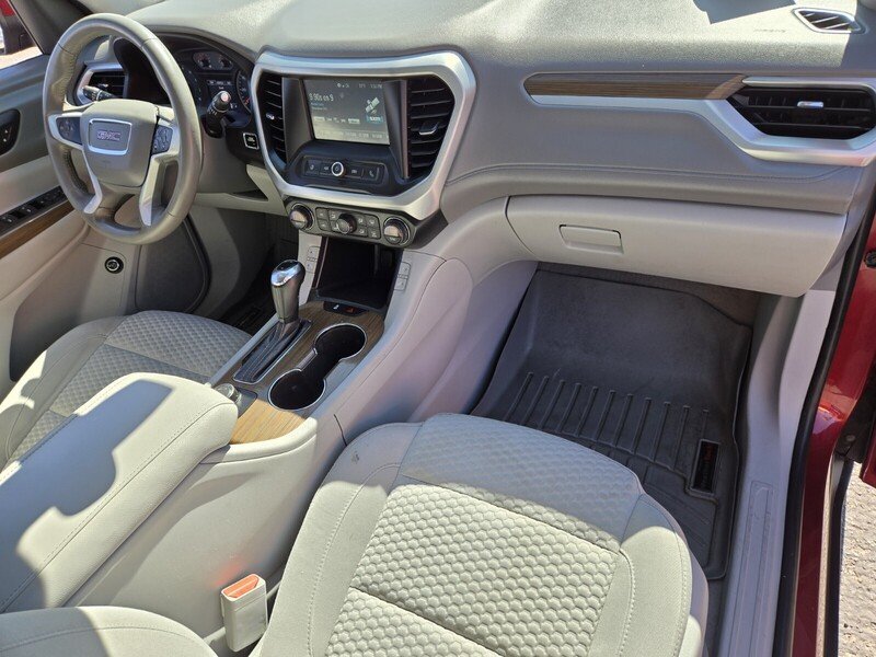 2017 Gmc Acadia SLE photo 14
