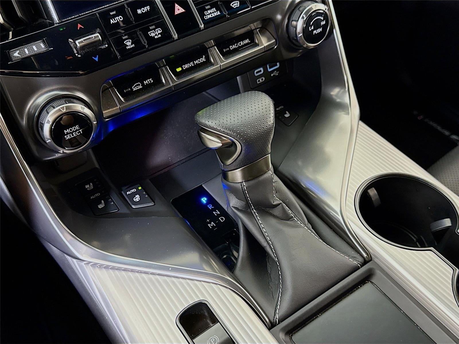 2023 Lexus LX 600 F SPORT photo 18