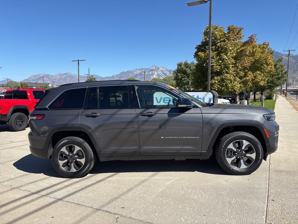 2023 Jeep Cherokee 4xe photo 2