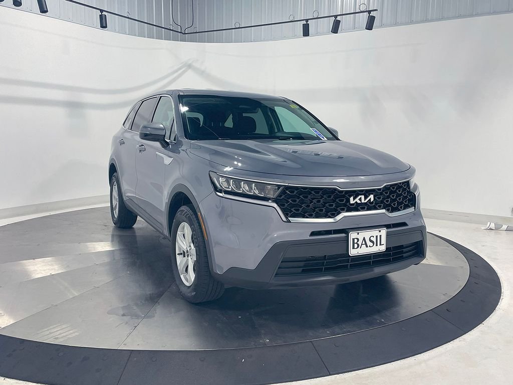 2022 Kia Sorento LX photo 8