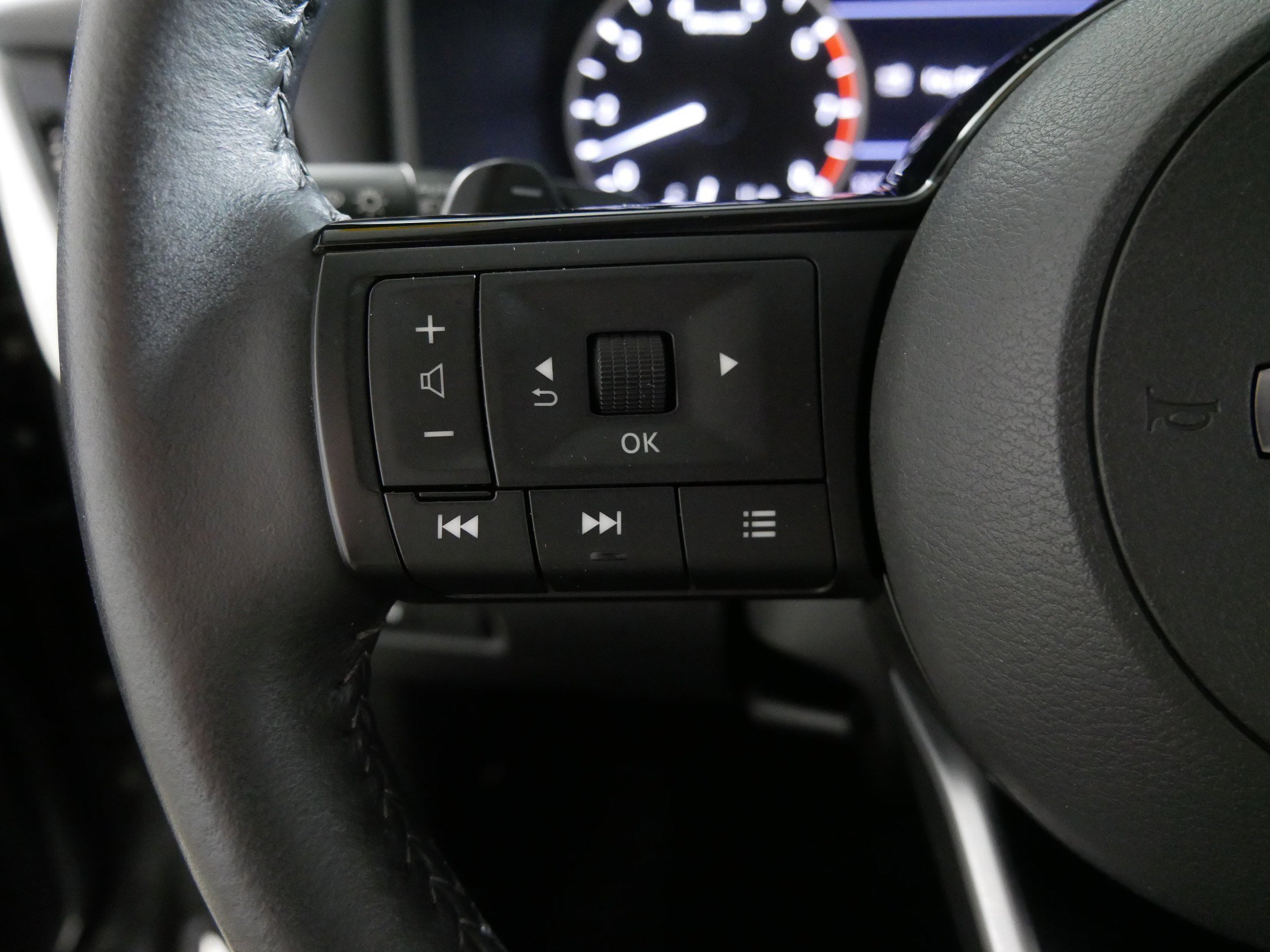 2022 Nissan Rogue SL photo 26
