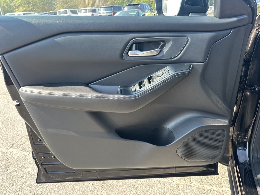 2024 Nissan Rogue SV photo 21