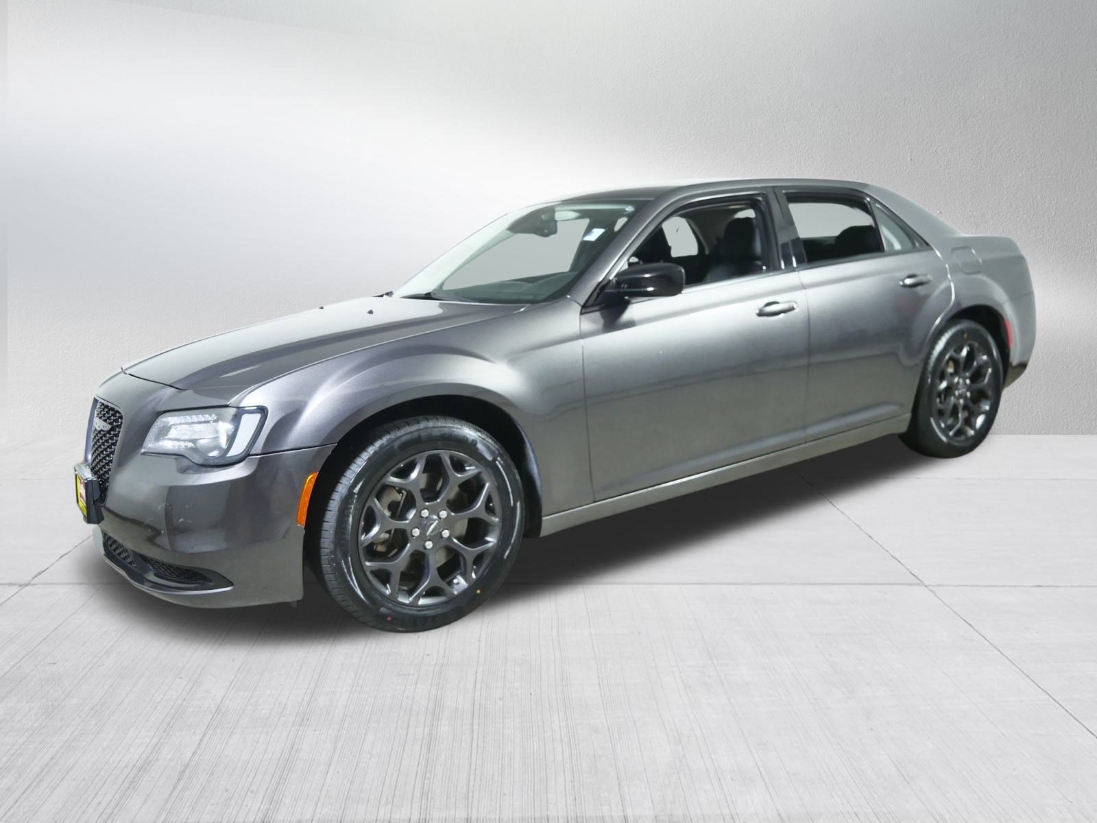 2022 Chrysler 300 Touring photo 3