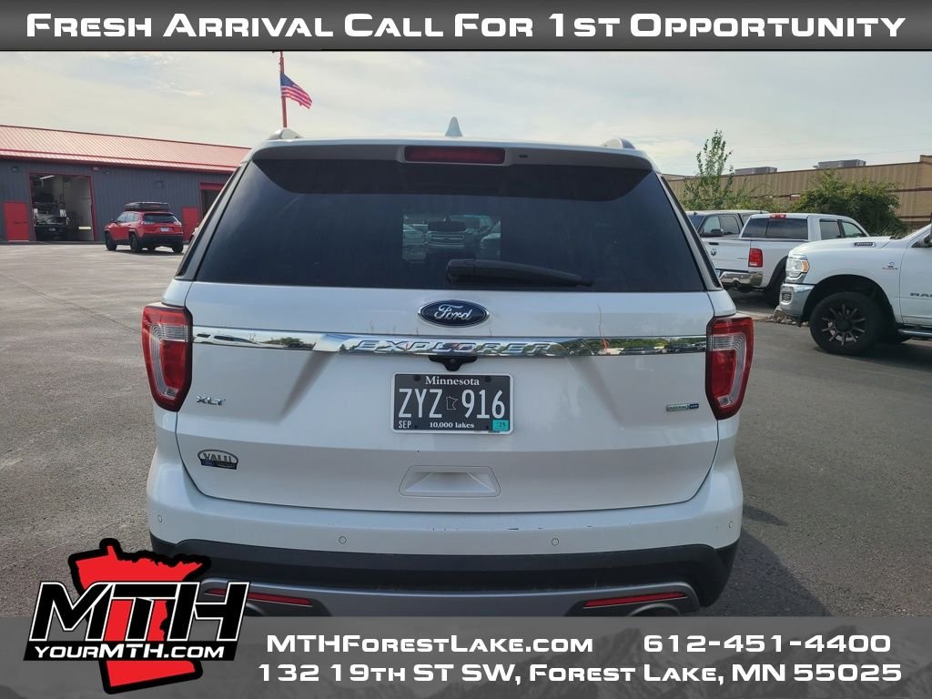 2016 Ford Explorer XLT photo 2